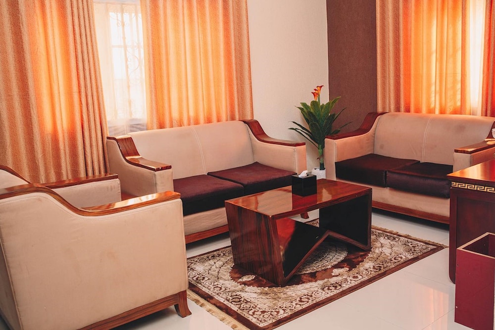 Executive Suite - Photo 1