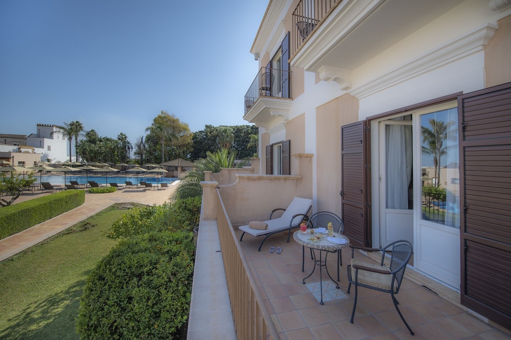Junior Suite, Terrace, Pool View photo 2