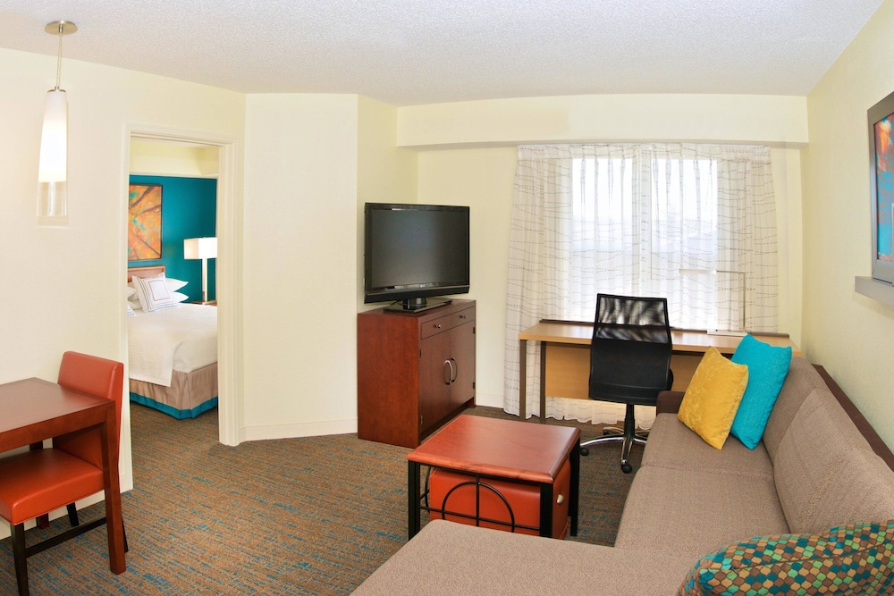 Suite, 1 Bedroom - Photo 1