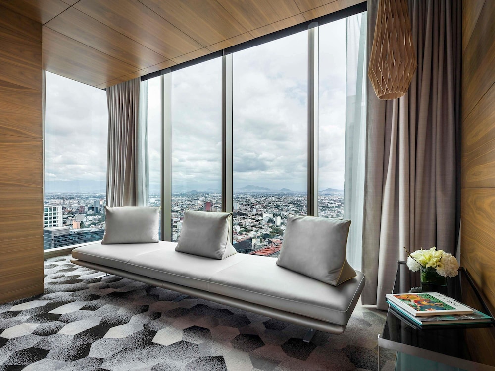Junior Suite, Club Lounge Access, Executive Level (Reforma View) thumbnail 6