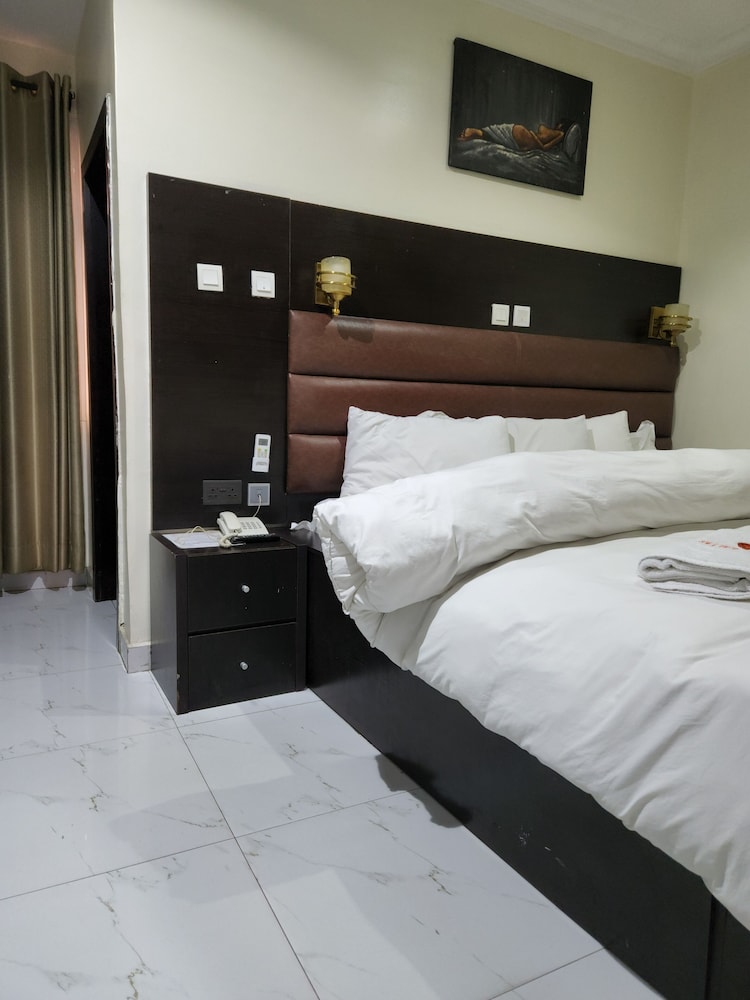 Deluxe Room - Photo 3
