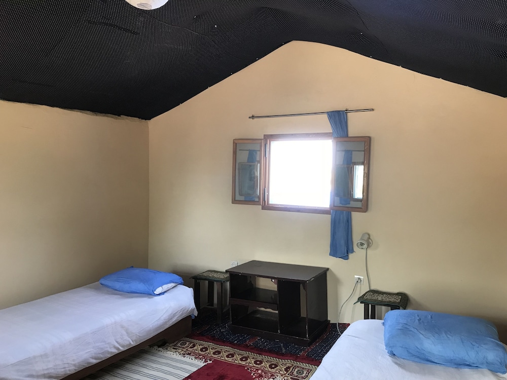 Economy Twin Room photo 1