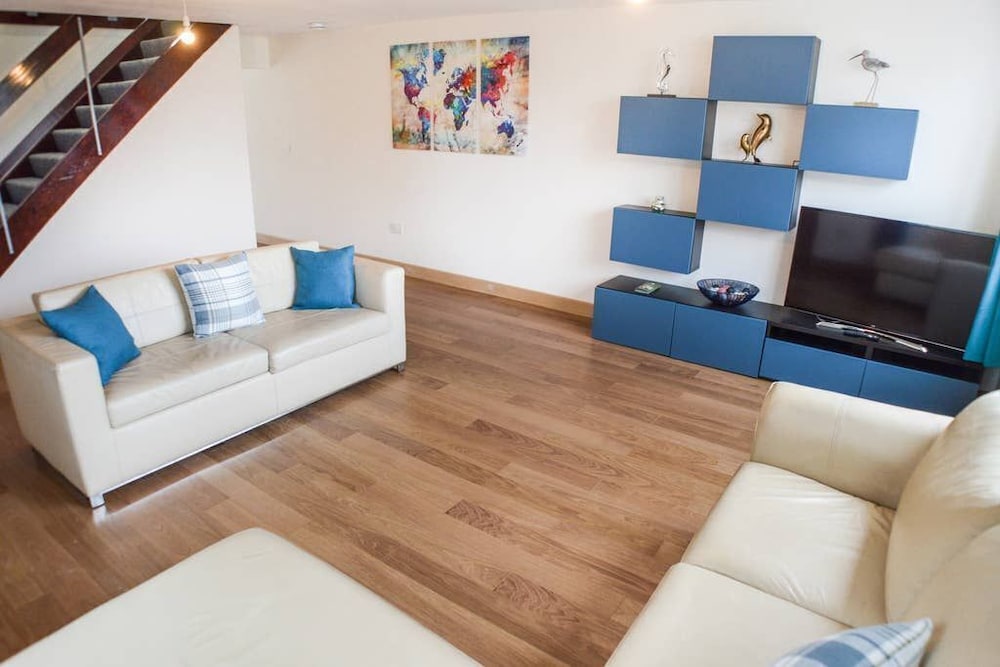 House, 5 Bedrooms (Sleeps 10)