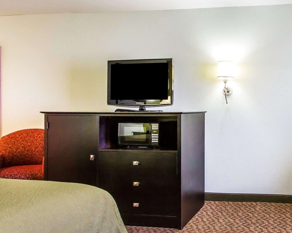 Standard Room, 1 King Bed, Non Smoking - Photo 4