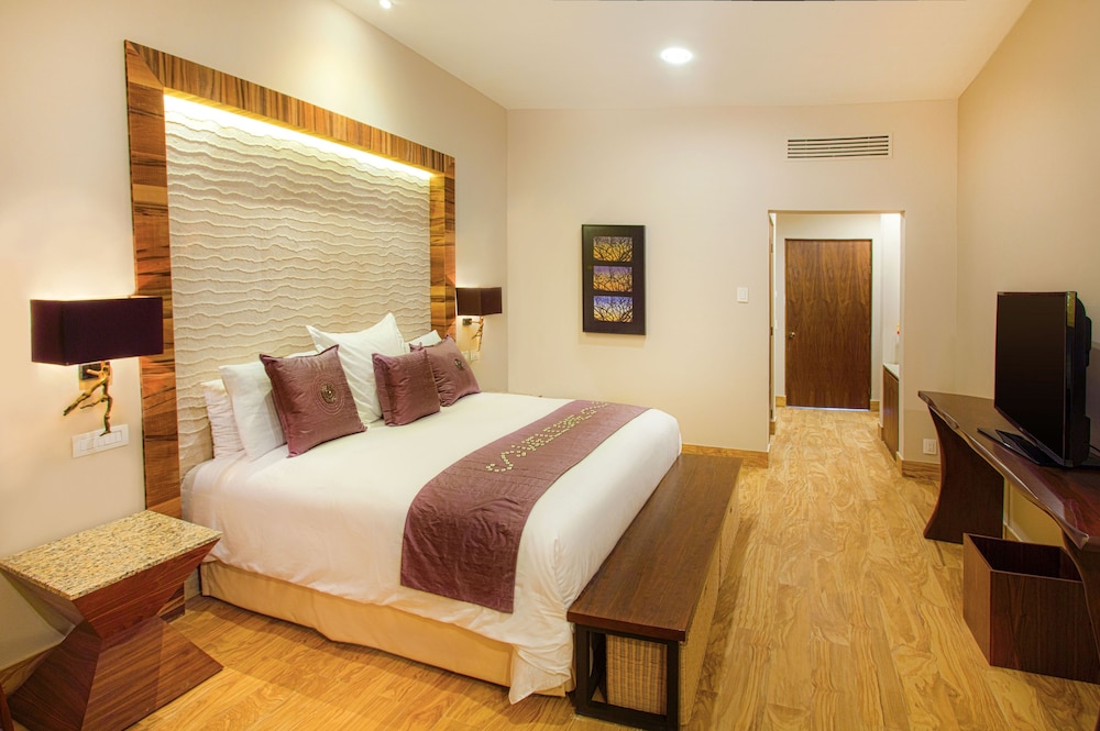 Towers Deluxe Ocean View Room with Butler Service photo 3