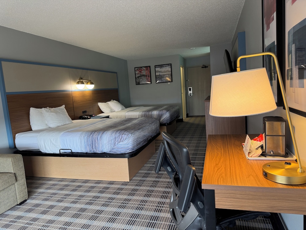 Room, 2 Queen Beds, Non Smoking - Photo 1