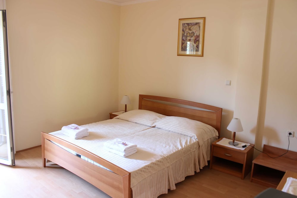 Triple Room (Triple room with Balcony and Garden V)