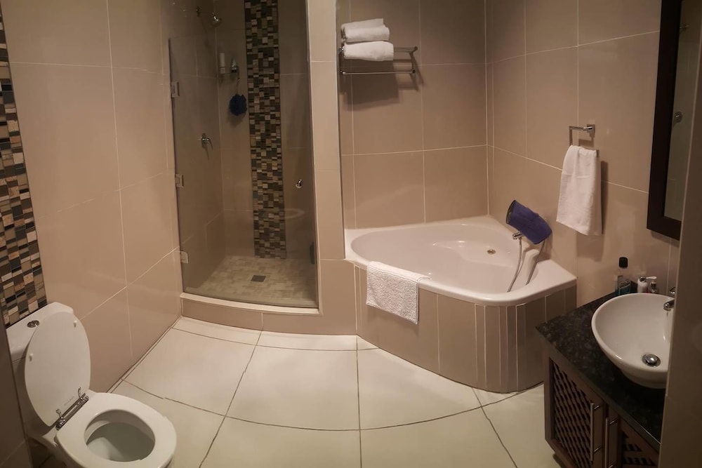 Executive Suite, 1 Bedroom, Courtyard View photo 3