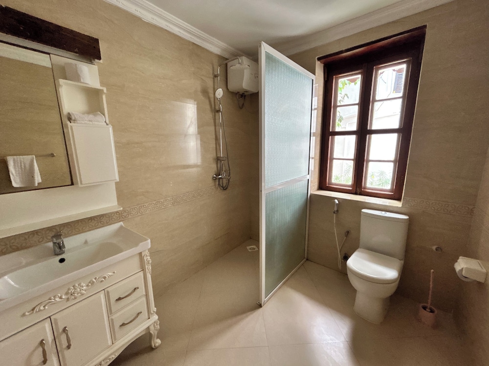 Deluxe Suite, City View, Mezzanine