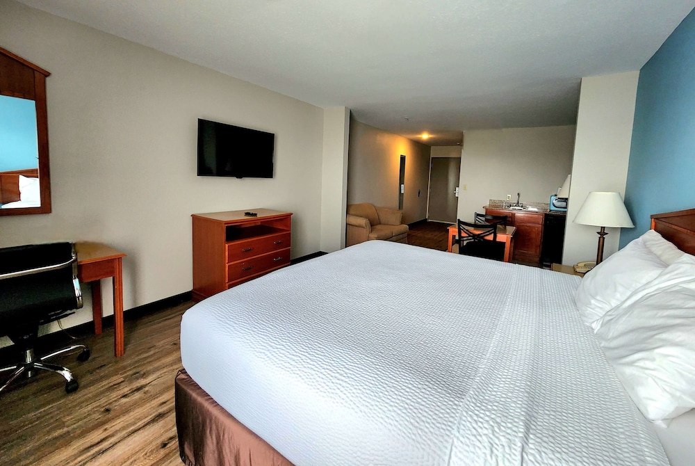 Suite, 1 King Bed, Non Smoking, Jetted Tub - Photo 6