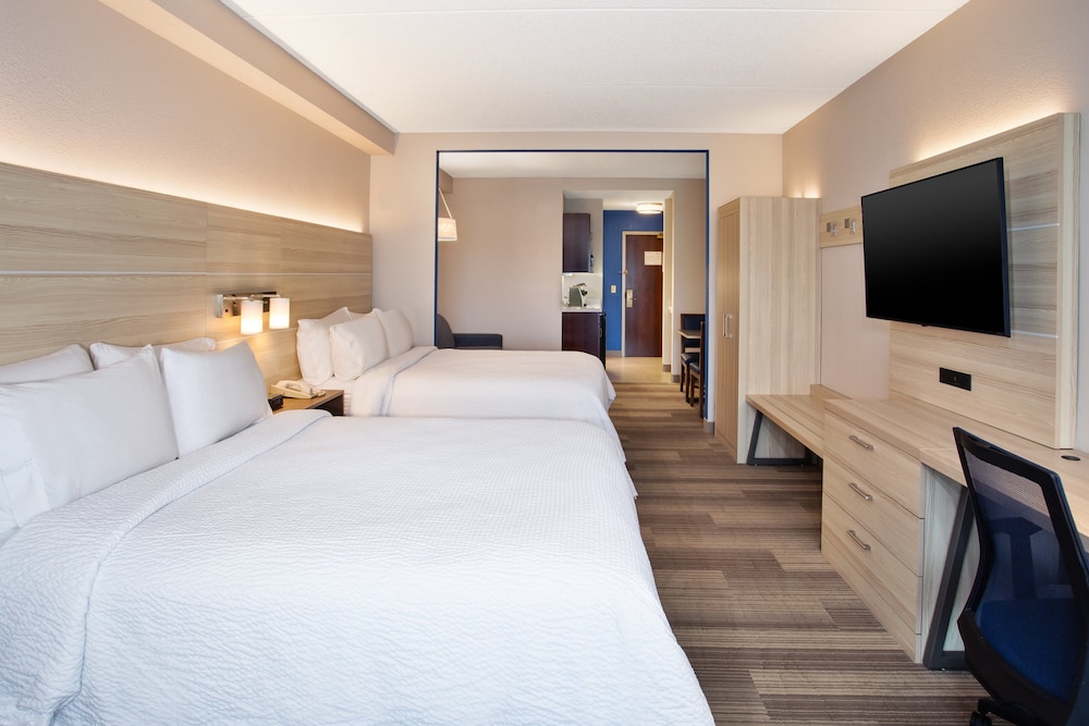 Suite, 2 Double Beds (Additional Living Area) - Photo 7
