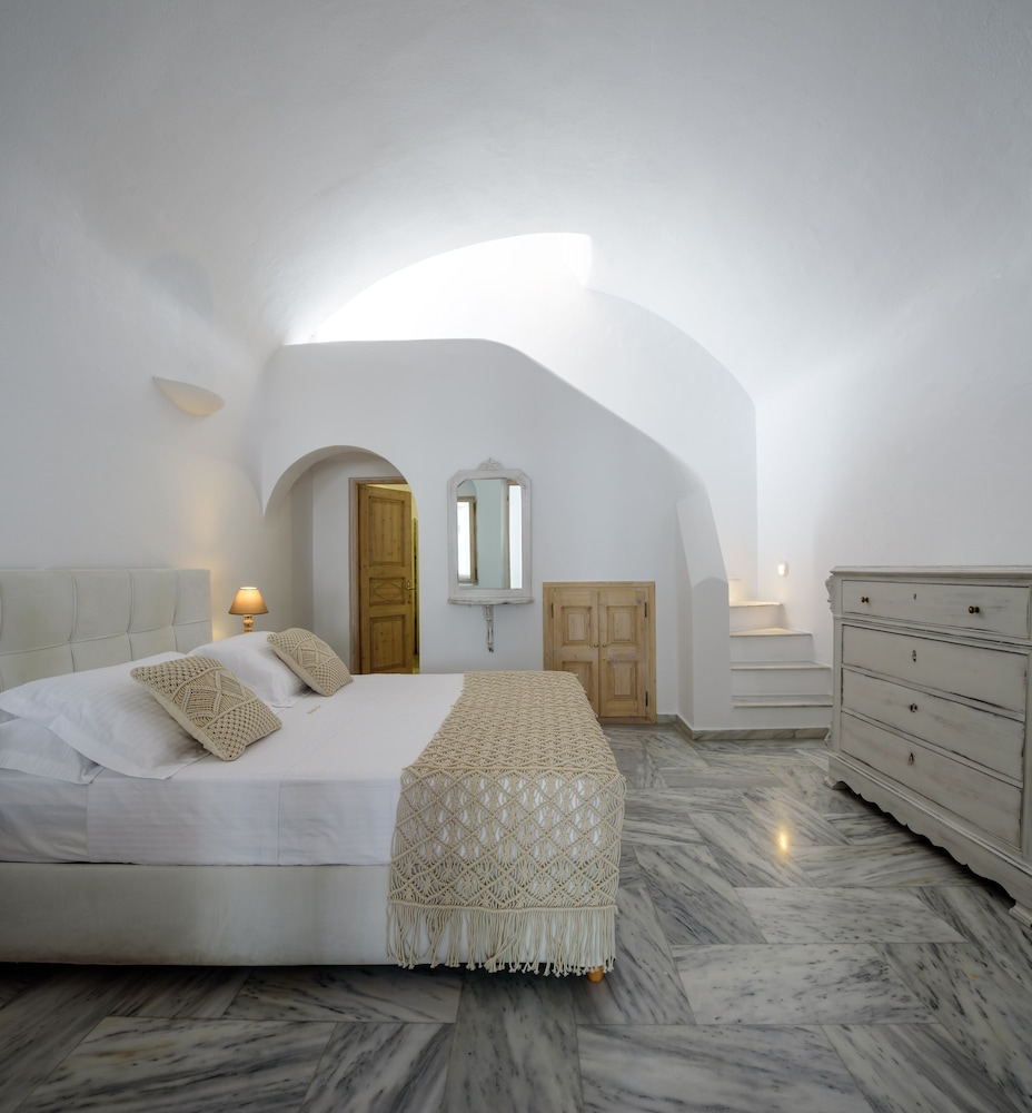 Suite, 1 Bedroom (Sea View & Volcano View)
