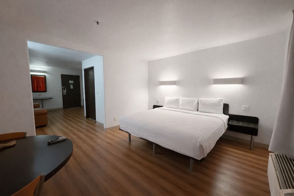 Deluxe Suite (King) photo 1