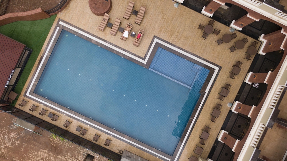 Room, 2 Twin Beds, Balcony, Pool View - Photo 6