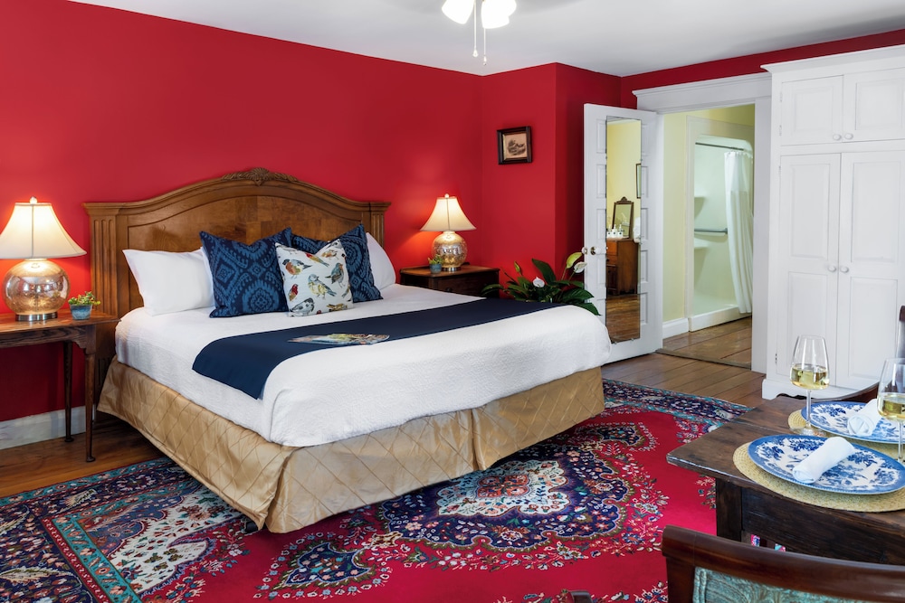 Superior Room, 1 King Bed, Patio (Chowan Room)