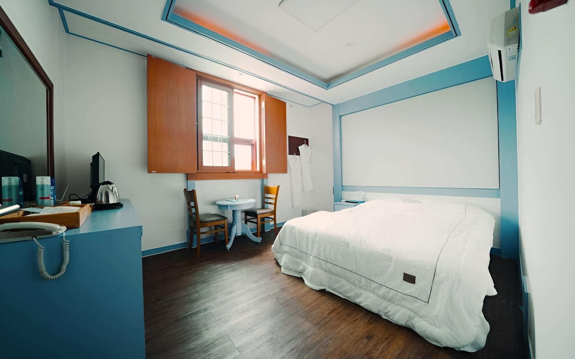 Room (Standard Room) - Photo 16