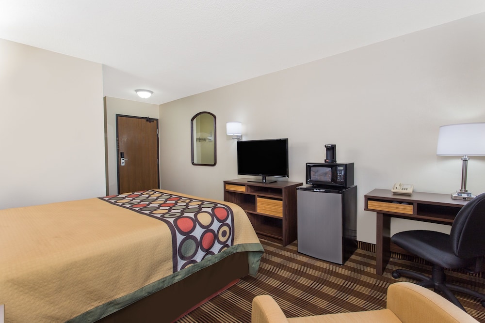 Room, 1 Queen Bed, Non Smoking - Photo 6