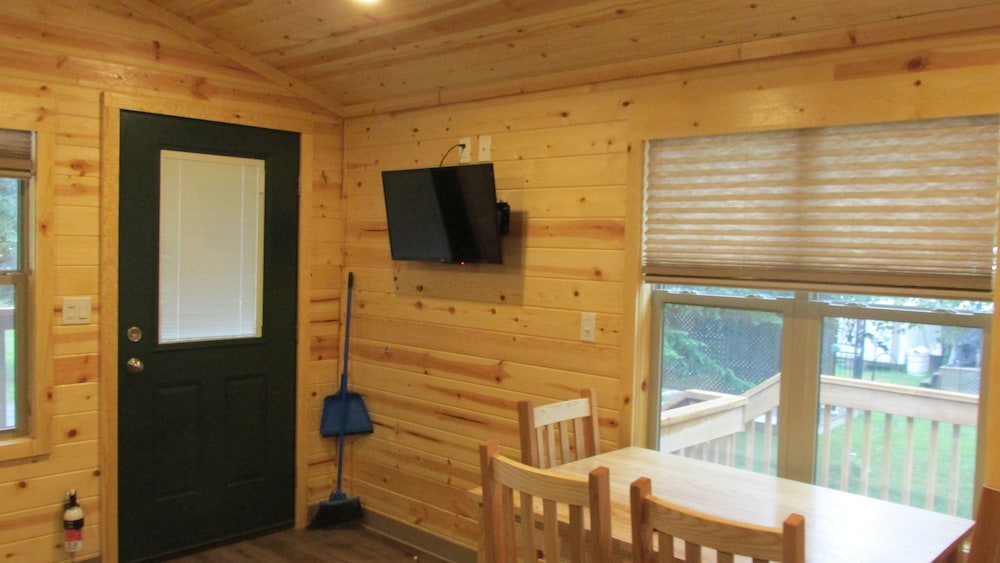Cottage, 2 Bedrooms, Kitchen (No Linens Included) photo 3