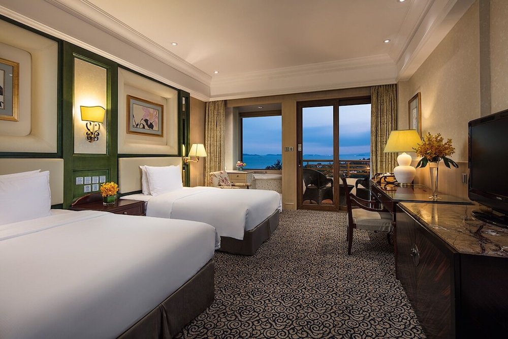 Deluxe Sea View Twin-size Bed Room