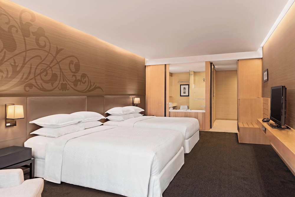 Room, 2 Queen Beds, Corner photo 3