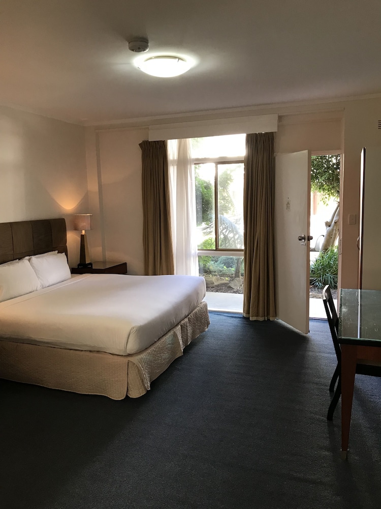 King Room (no views) photo 3
