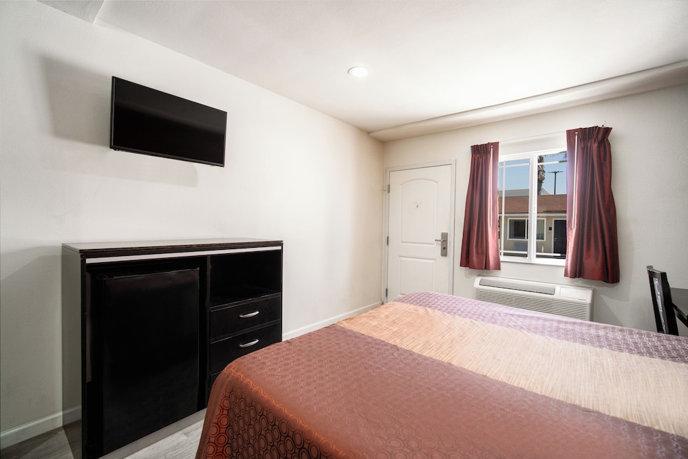 Room 2 Queen Beds photo 3