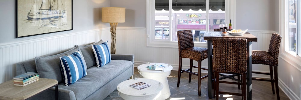 The Sailor Suite | 1 Bedroom photo 3