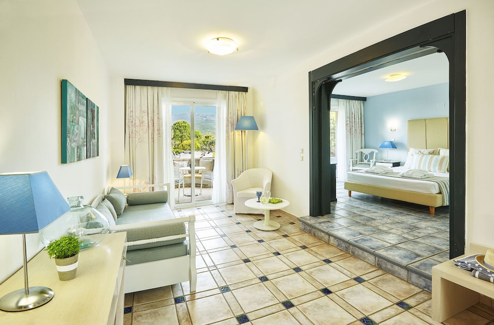 Deluxe Suite, Terrace, Garden Area