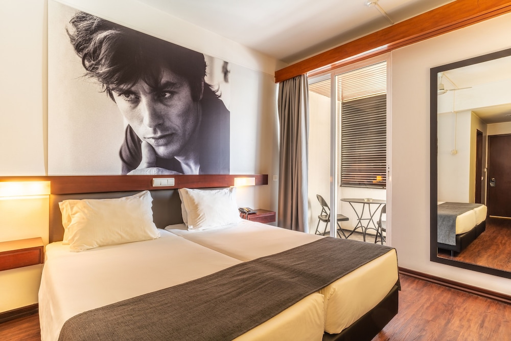 Classic Room, Balcony thumbnail 6