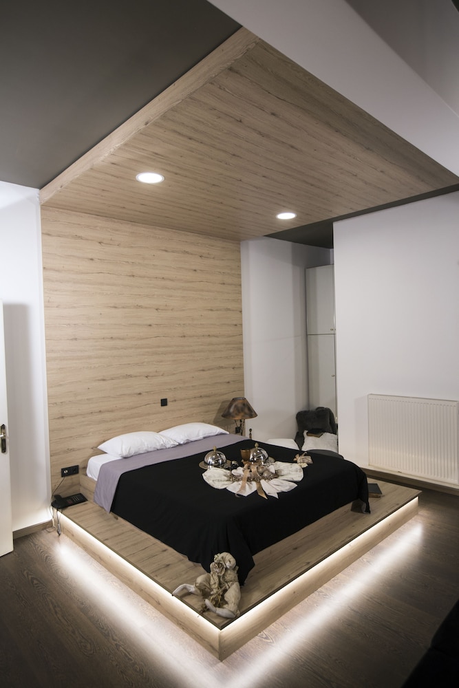 Deluxe Studio Suite, Hot Tub photo 1