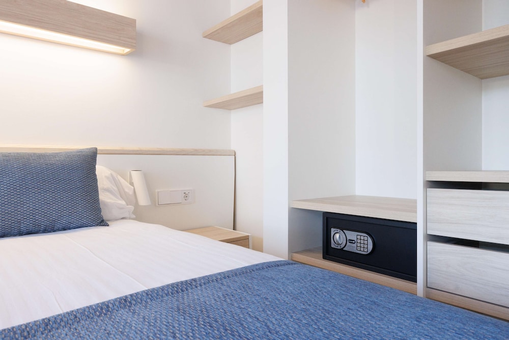 Standard Double Room, Sea View (2 Adults)