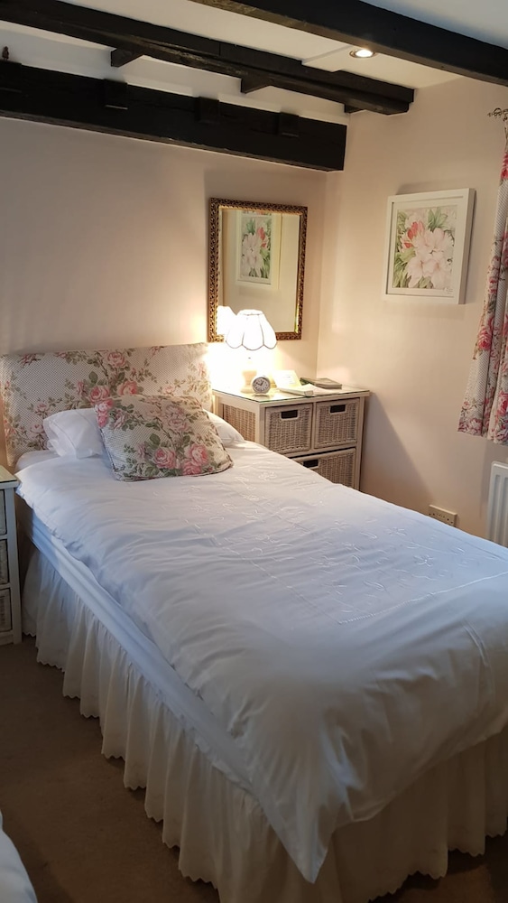 Double or Twin Room, Ensuite, Ground Floor photo 3