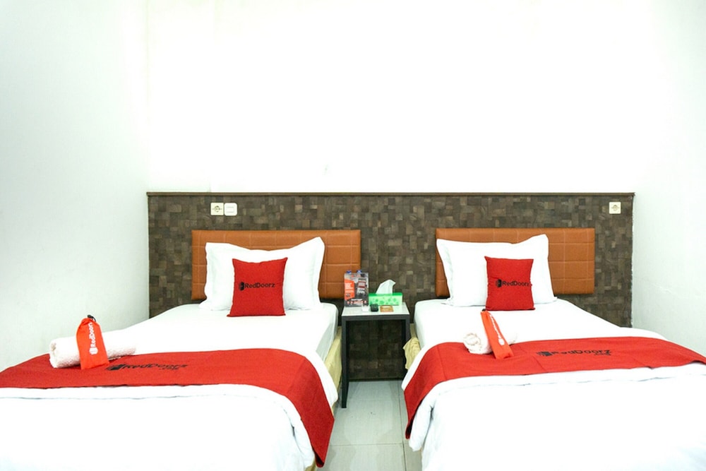 Twin Room (Reddoorz)