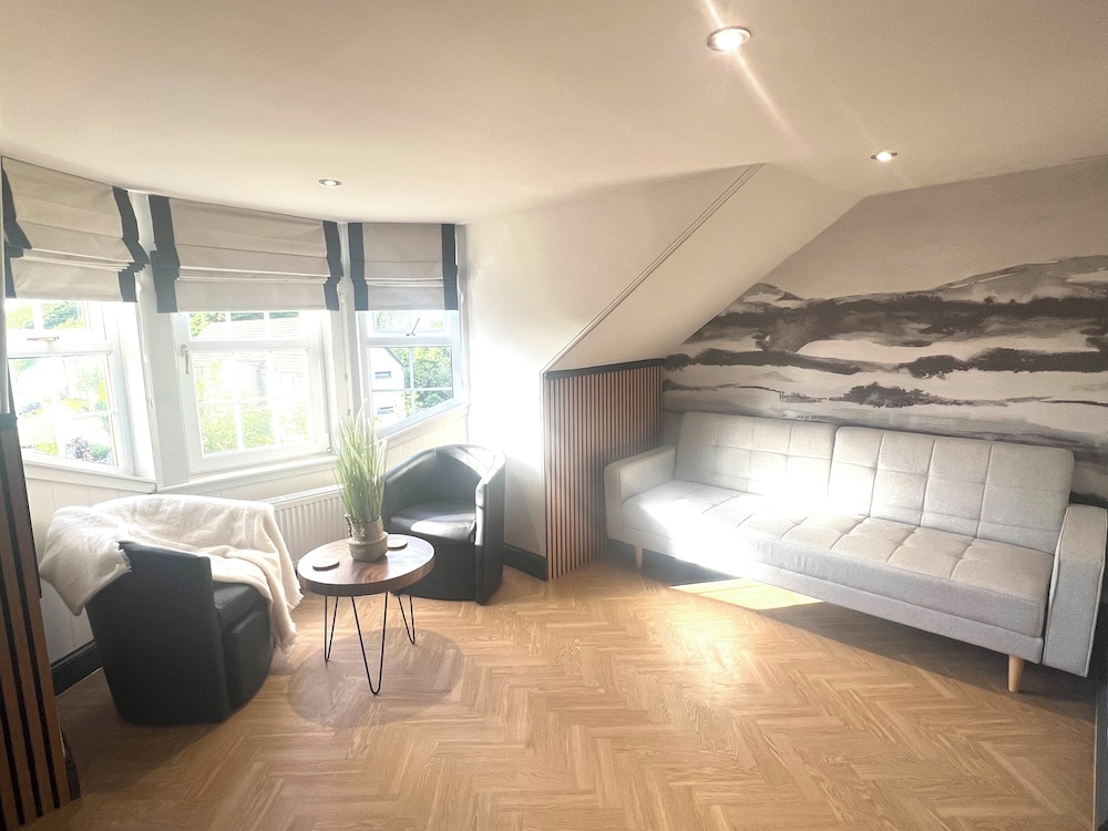 Suite, 1 King Bed, Non Smoking, Corner