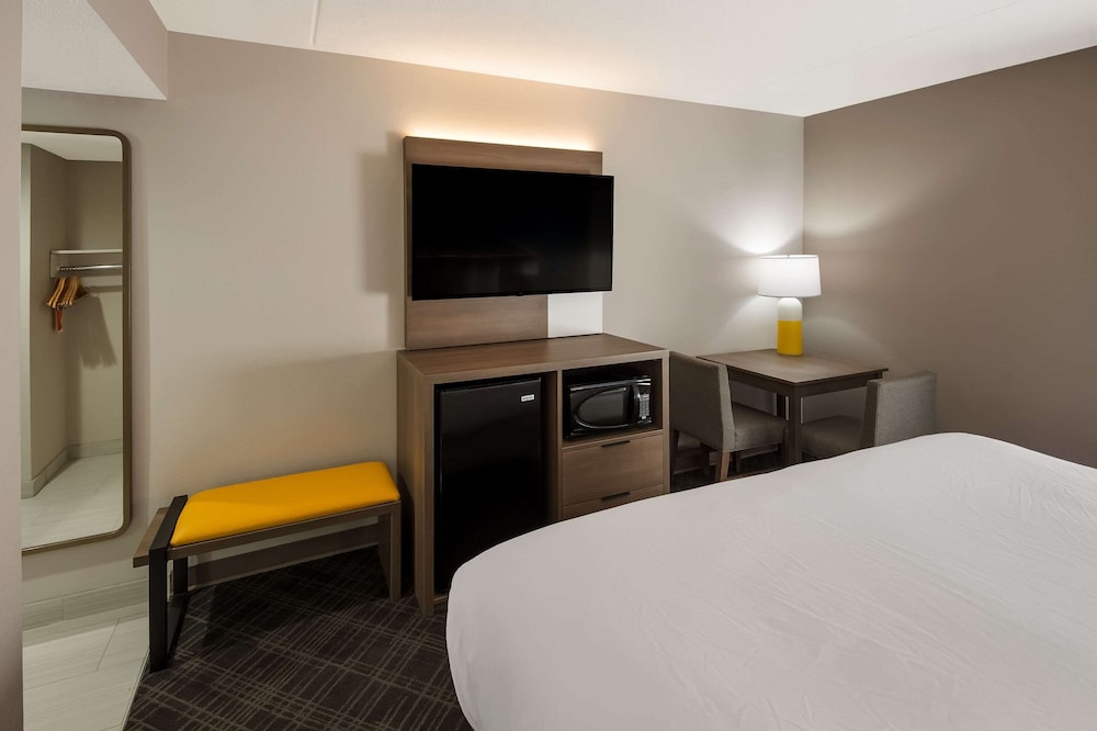 Room, 1 King Bed, Accessible, Non Smoking - Photo 2