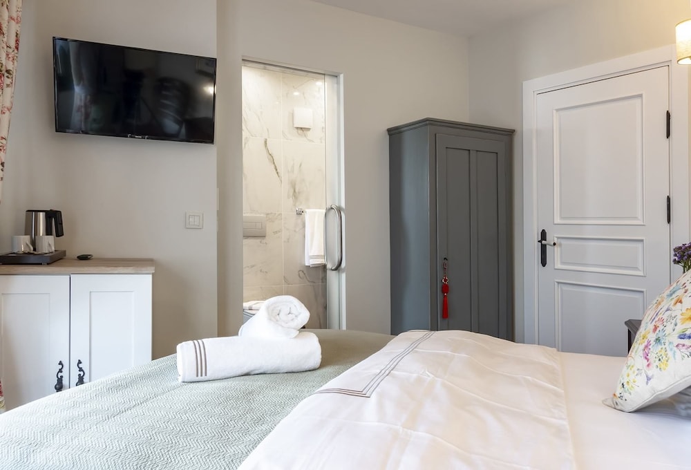 Standard Double Room, Ground Floor photo 3