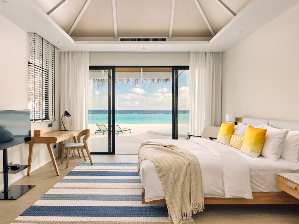 Two Bedroom Beach Residence with Pool photo 3