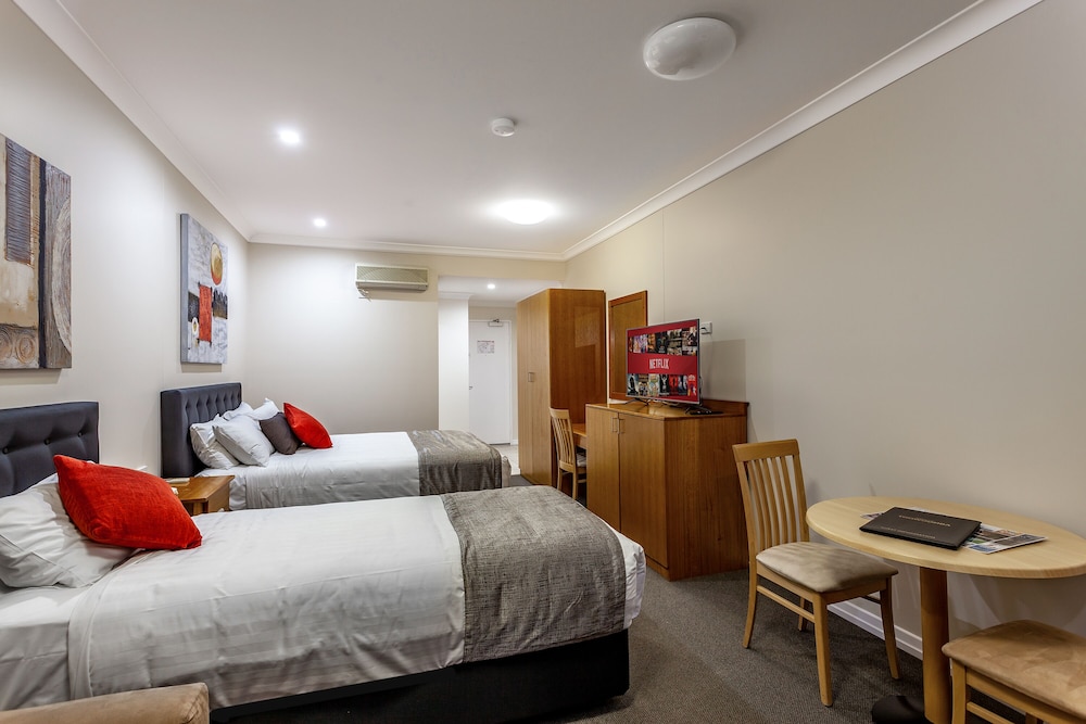Queen Single Room (Accessible)