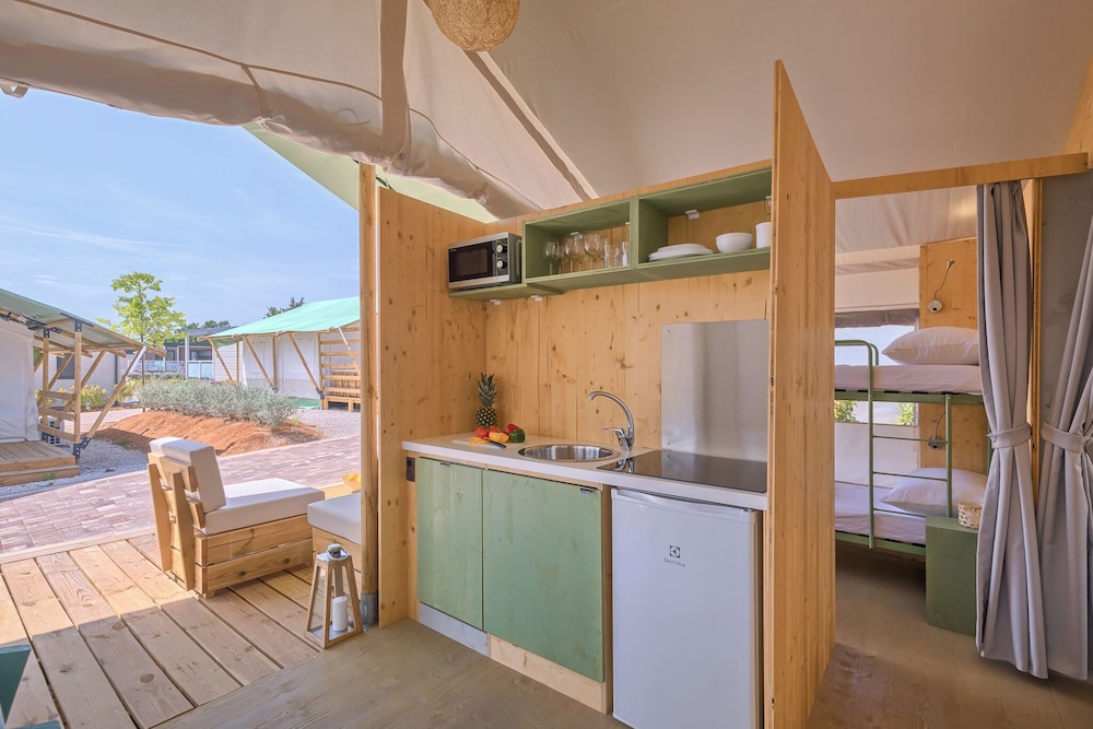 Family Tent, 3 Bedrooms, Terrace photo 3