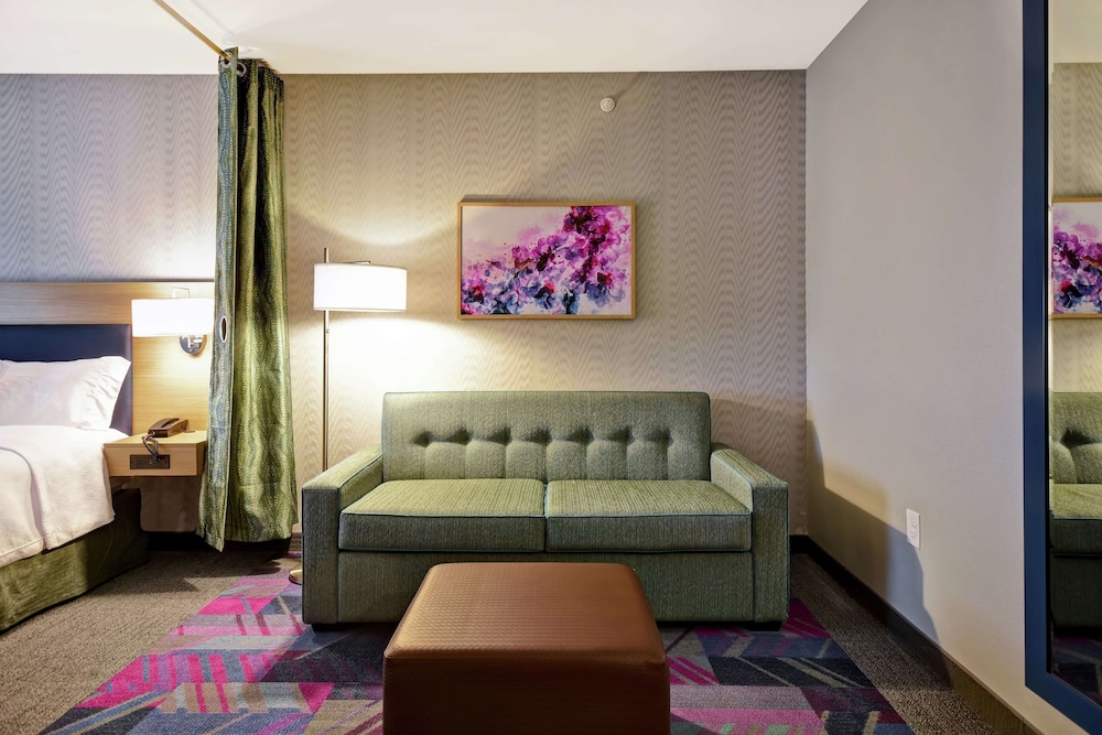 Studio Suite, 1 King Bed, Non Smoking (Spa Shower) photo 3