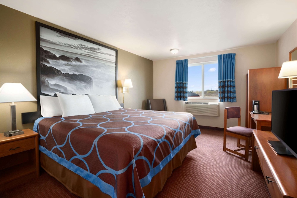 Standard Room, 1 Queen Bed, Accessible - Photo 1