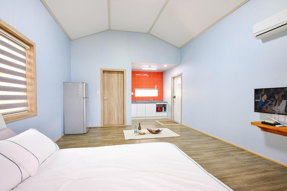 Basic Room, 1 Bedroom (202 ( F2 )) - Photo 8