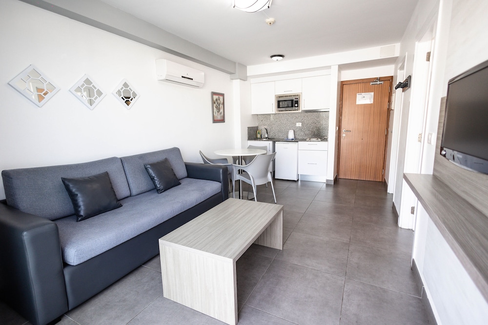 Classic Apartment, 1 Bedroom, Partial Ocean View (2 Adults and 1 Child) - Photo 3
