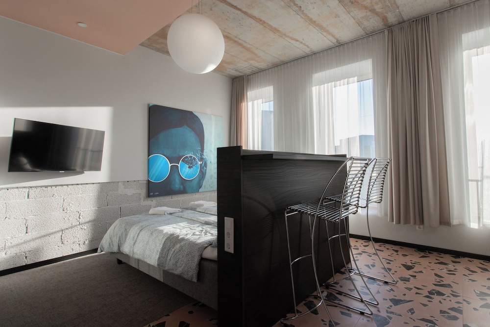 Romantic Room, City View - Photo 3