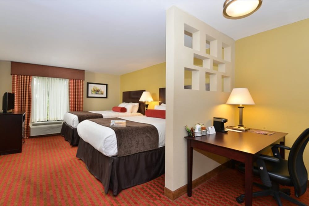 Suite, Multiple Beds, Non Smoking - Photo 2