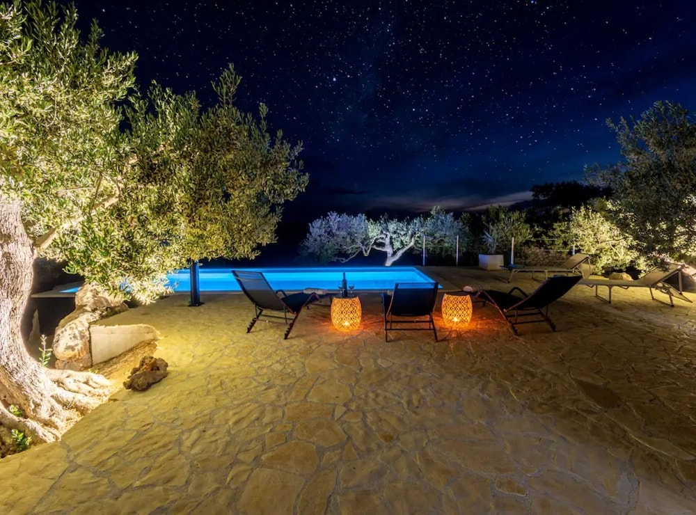 House (Three Bedroom Holiday Home with Pool) photo 1