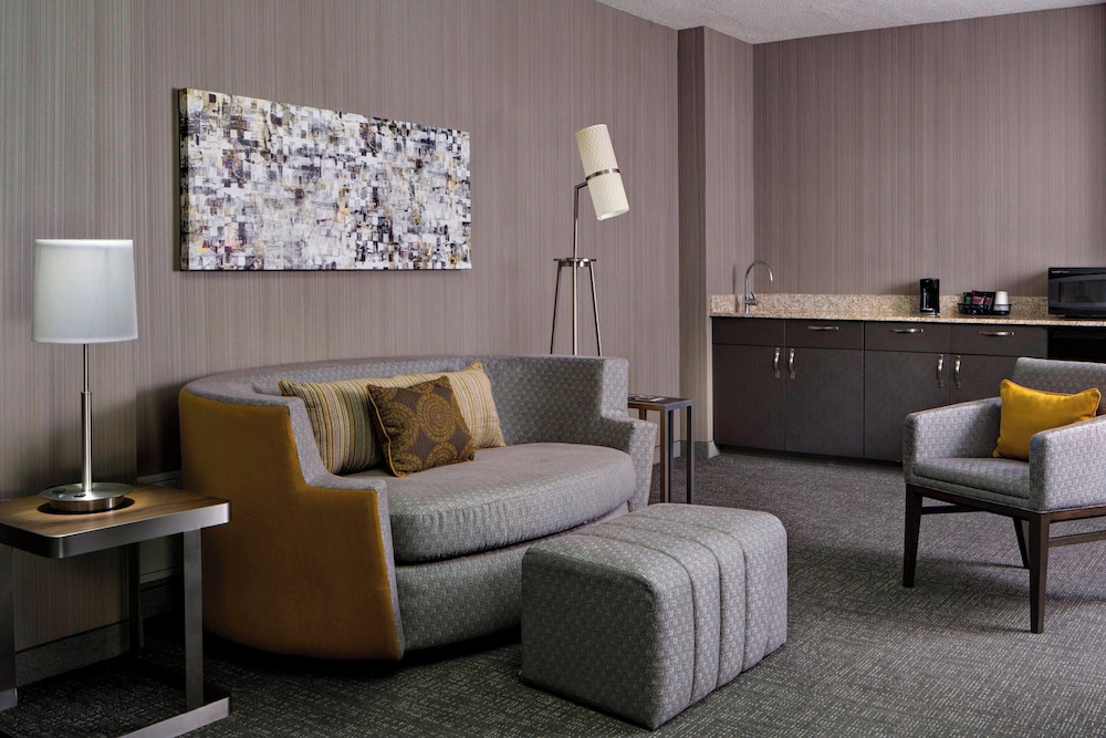 Executive Suite, 1 Bedroom - Photo 1