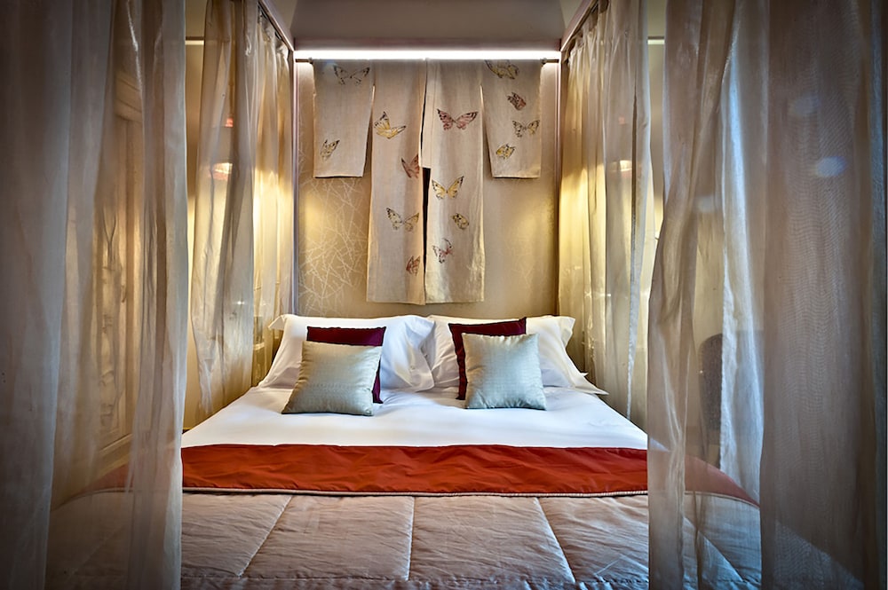 Suite, 1 Queen Bed photo 2