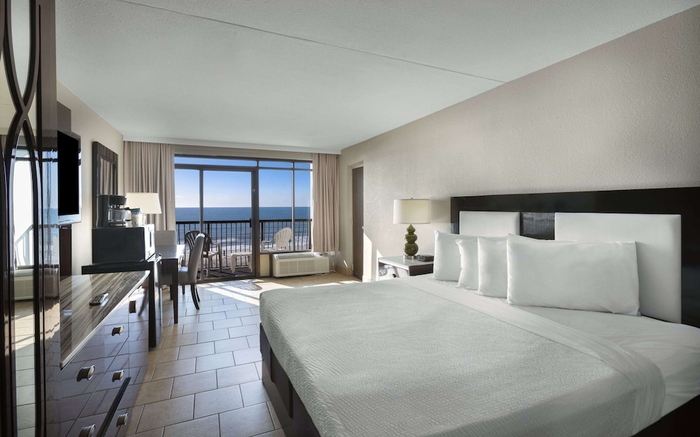 Oceanfront King Room - Photo 1