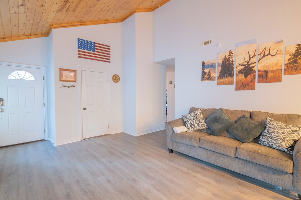 Cabin, Multiple Beds, Patio, Mountain View photo 3